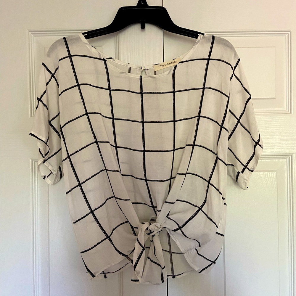 Tied shirt with pattern